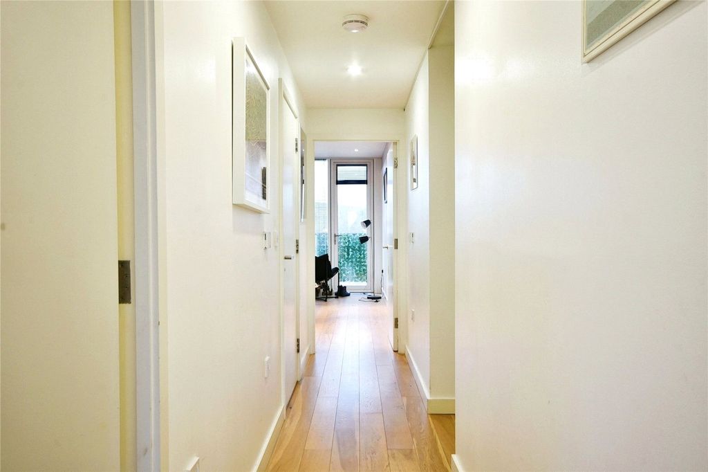 Property photo 2 of 13 Hallway
