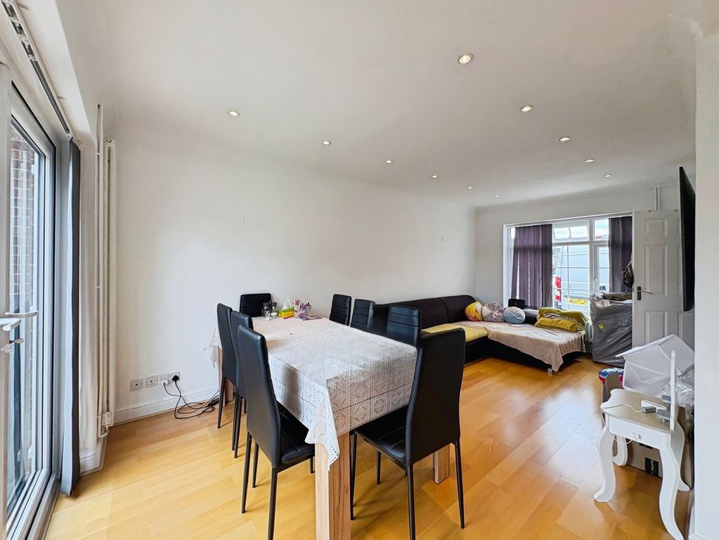 Property photo 2 of 16 Pbox-Img.Jpg