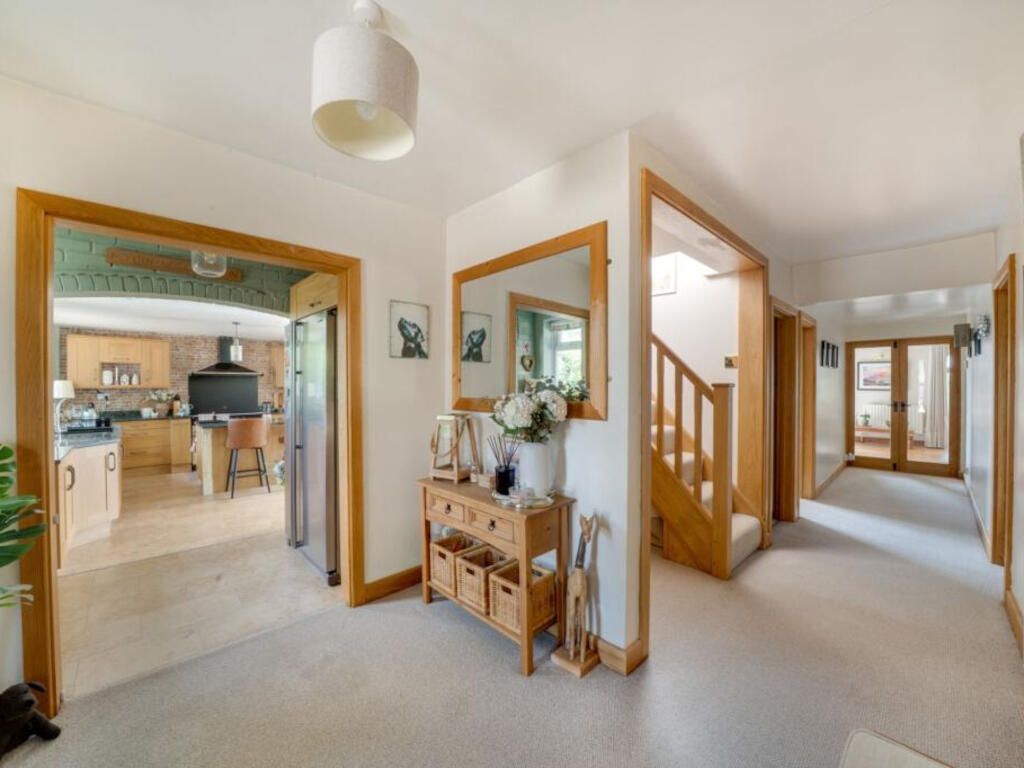 Property photo 2 of 32