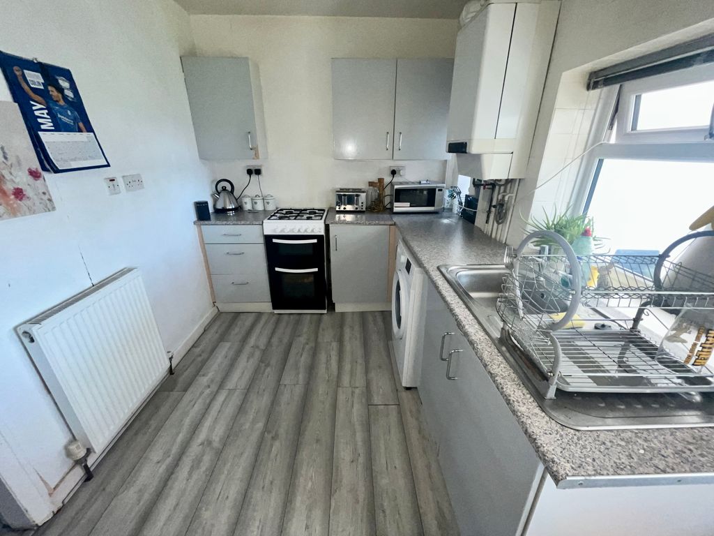 Property photo 2 of 8 Kitchen