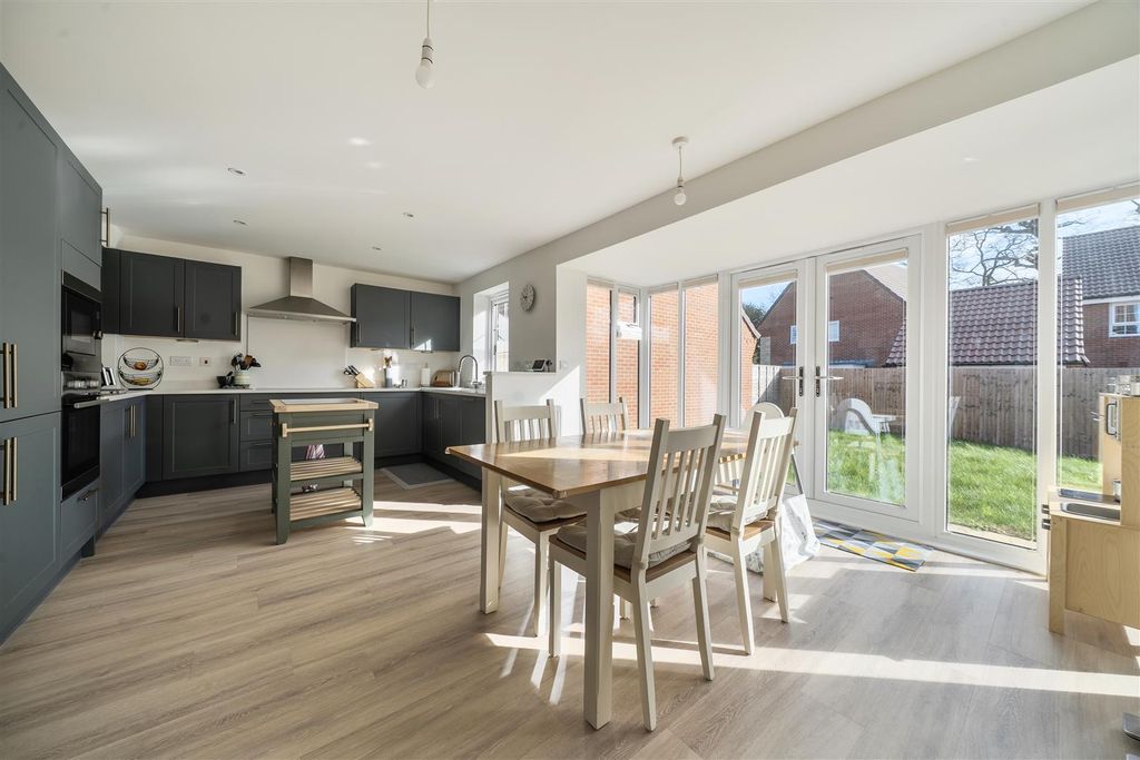 Property photo 2 of 21 1433770-13-69ce2E8183588.Jpg