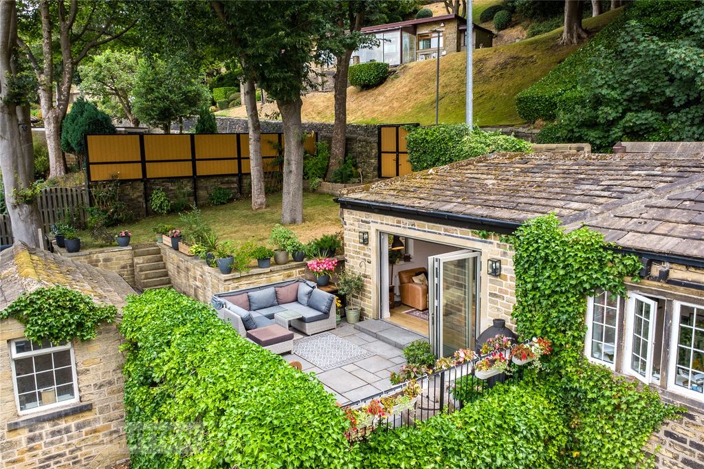 Property photo 2 of 34 Roof Terrace