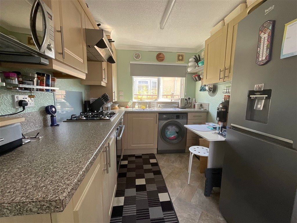 Property photo 3 of 9 Kitchen