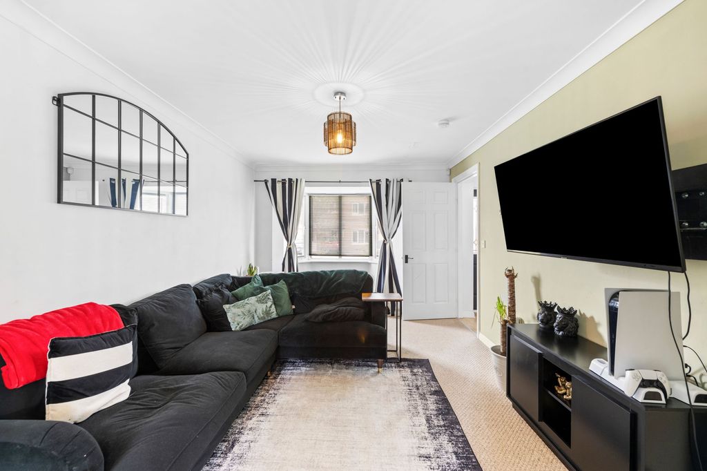 Property photo 2 of 32