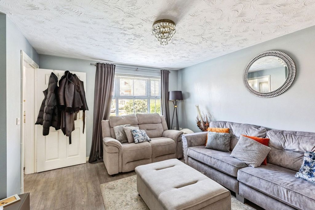 Property photo 2 of 17 Photo