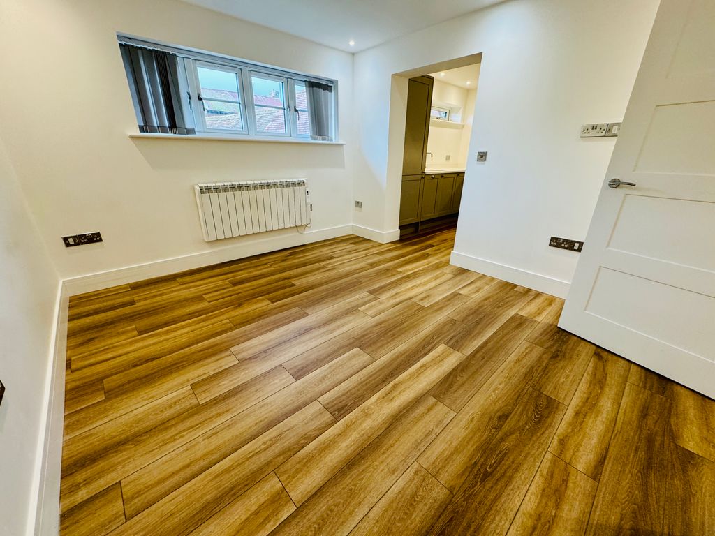 Property photo 2 of 13 Image