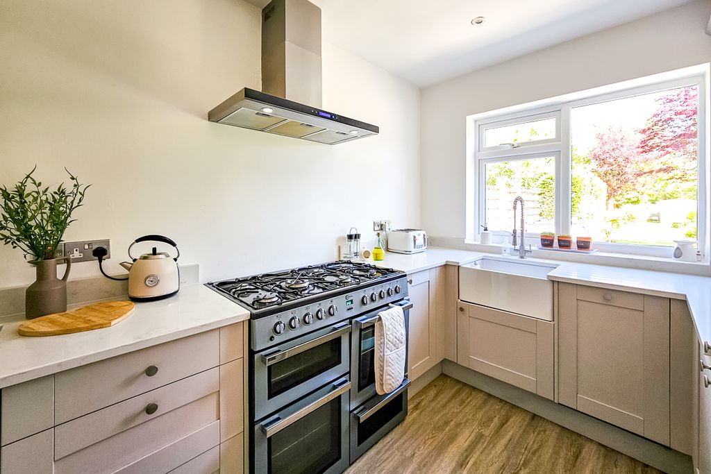 Property photo 2 of 18 11