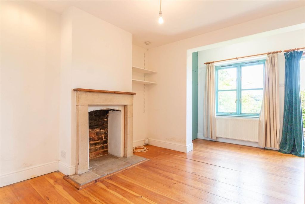 Property photo 3 of 11
