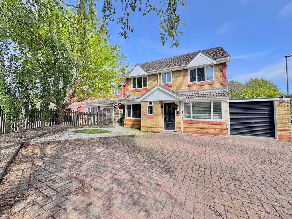 Property photo 1 of 32