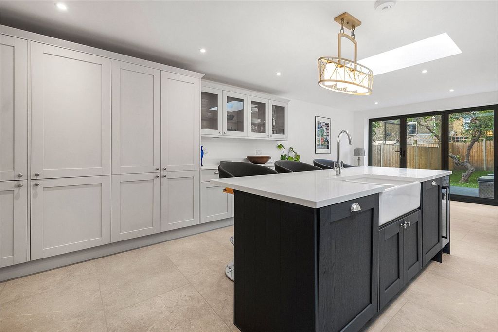 Property photo 3 of 24 Kitchen