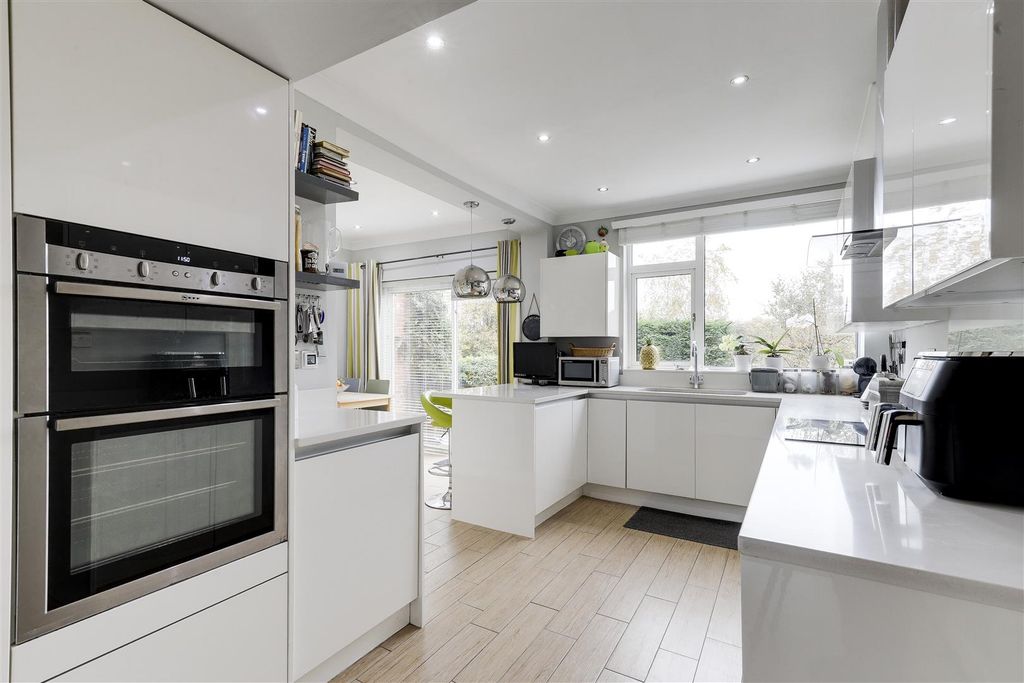 Property photo 3 of 35 665.Jpg