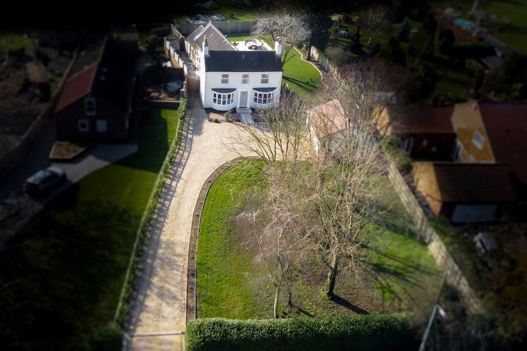 Property photo 2 of 26 Daffodil House Entrance