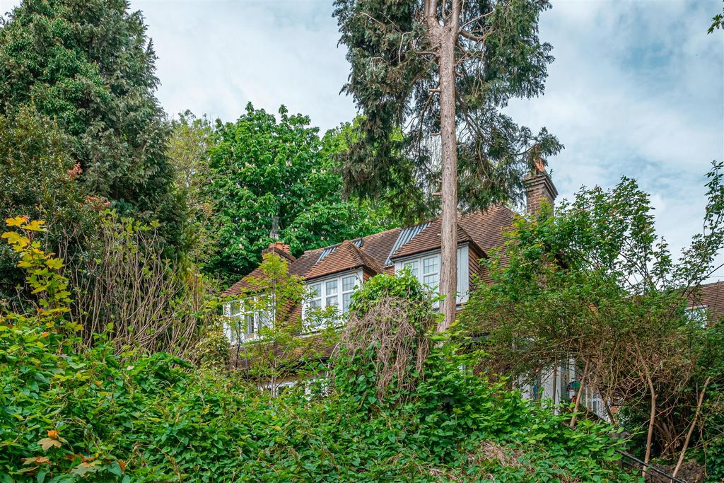 Property photo 1 of 2 Front Aspect