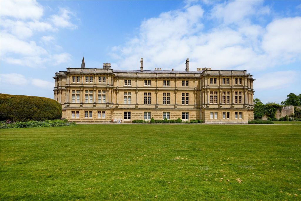 Property photo 1 of 14 Sherborne House