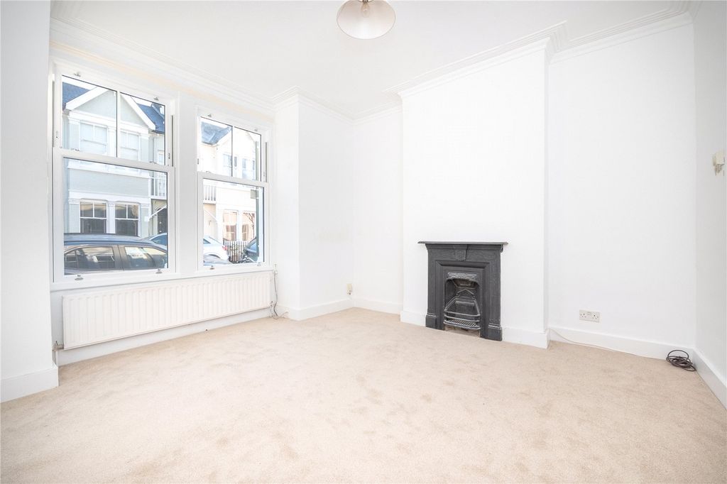 Property photo 3 of 11 Picture No. 28