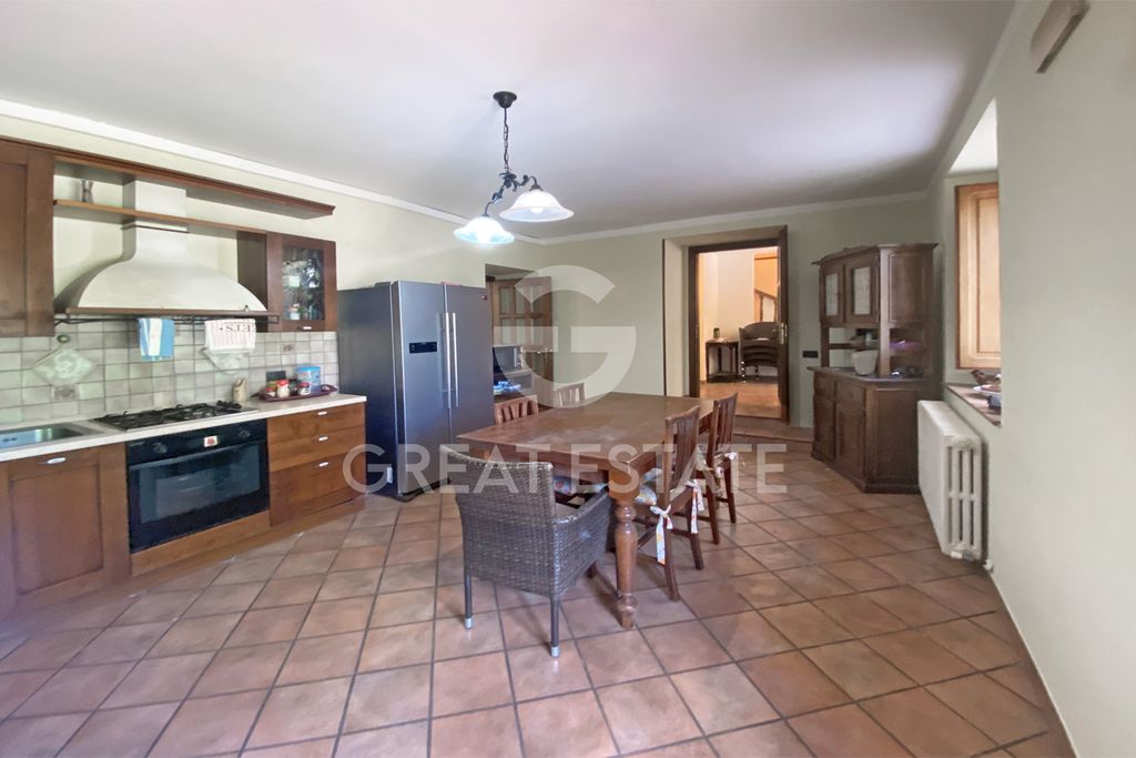 Property photo 2 of 27 Interiors