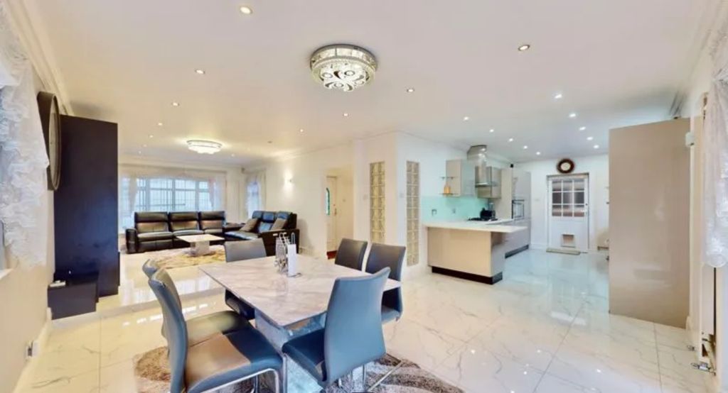 Property photo 3 of 13 Reception / Dining Area