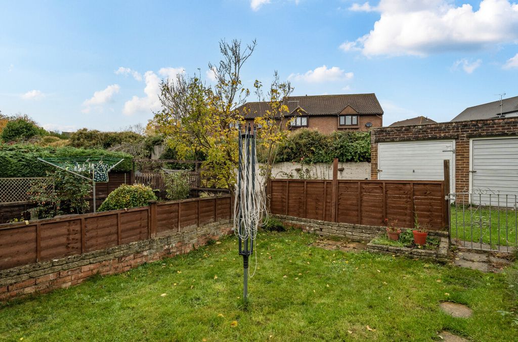 Property photo 2 of 18 1372193-2-6902347...