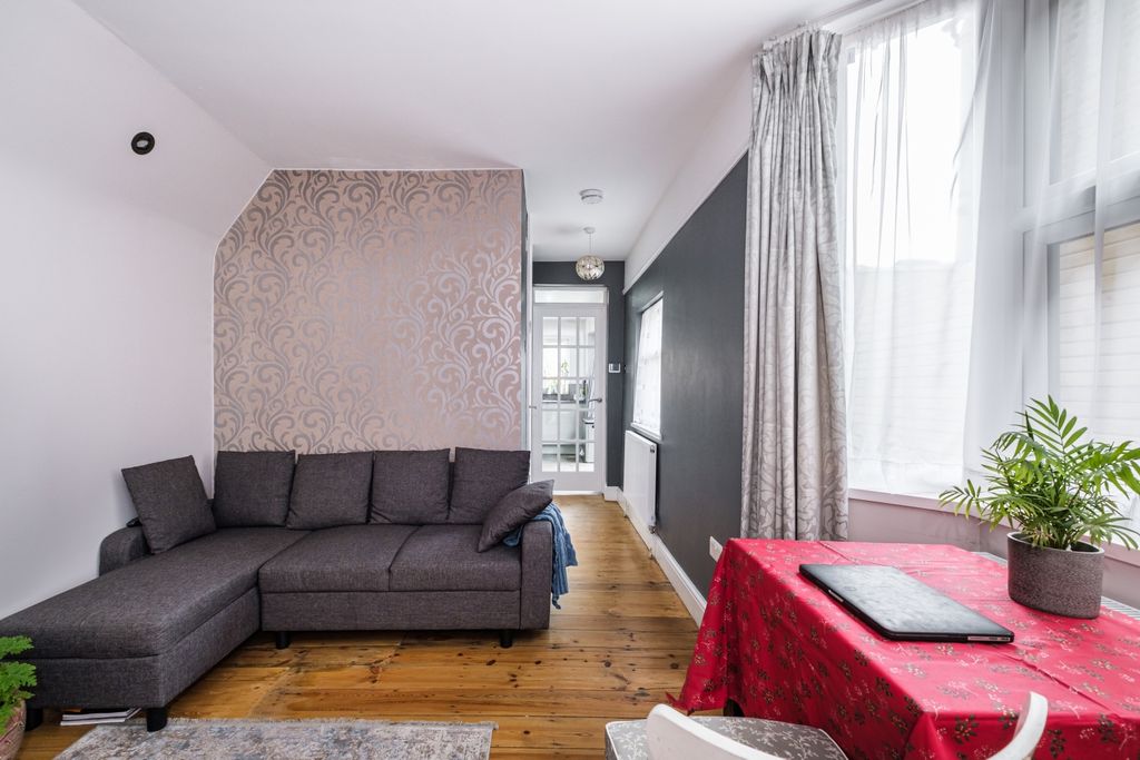 Property photo 3 of 13 298-A-High-Road-Leytonstone-12