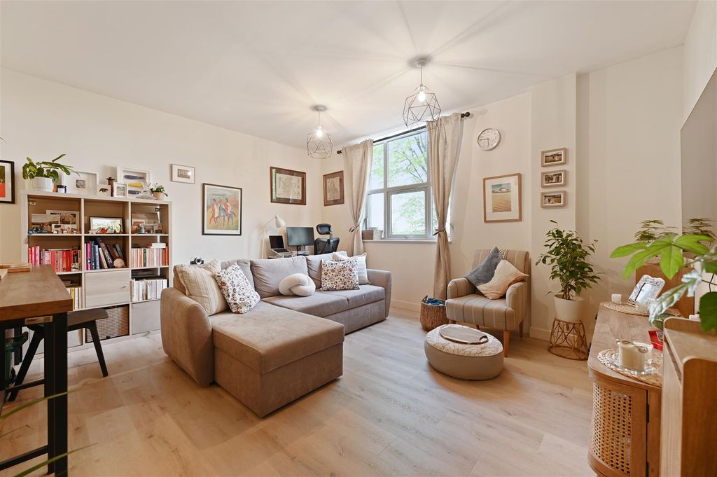 Property photo 1 of 11 Ar - Bromyard House9.Jpg