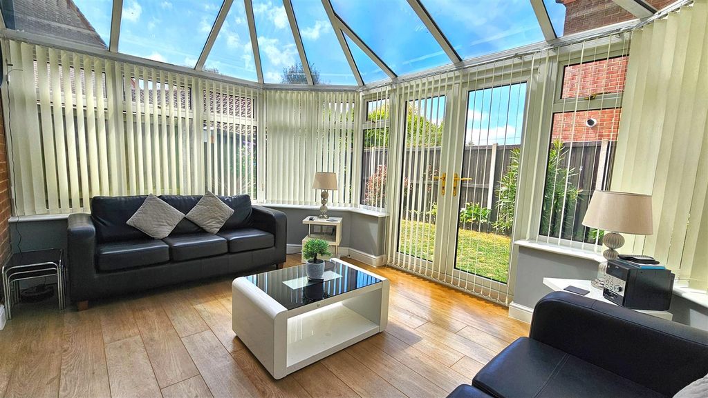 Property photo 3 of 22 Conservatory