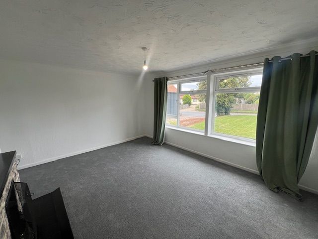 Property photo 2 of 18 Living Room