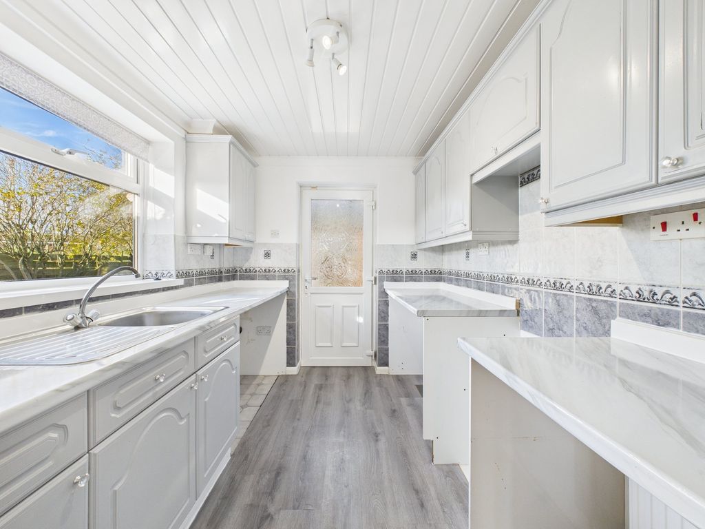 Property photo 3 of 13 Kitchen