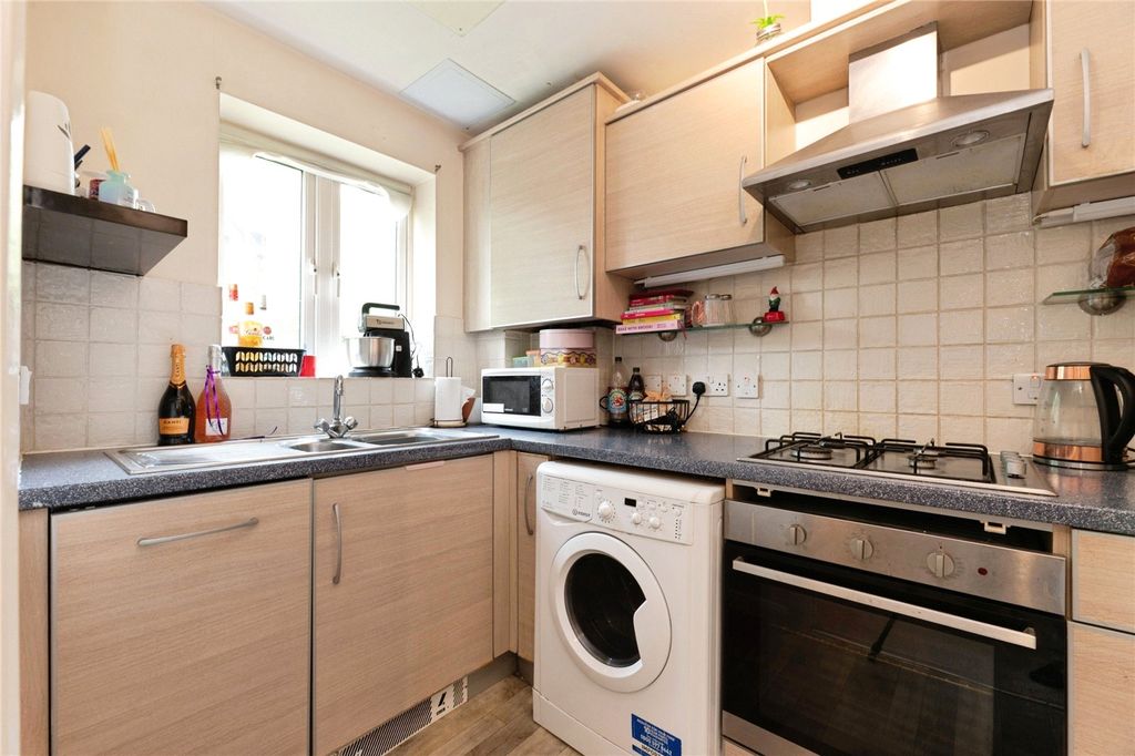 Property photo 2 of 6 Picture No. 23