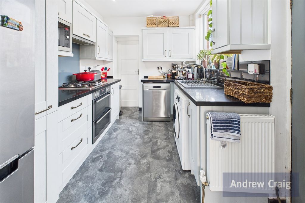 Property photo 3 of 18 Kitchen