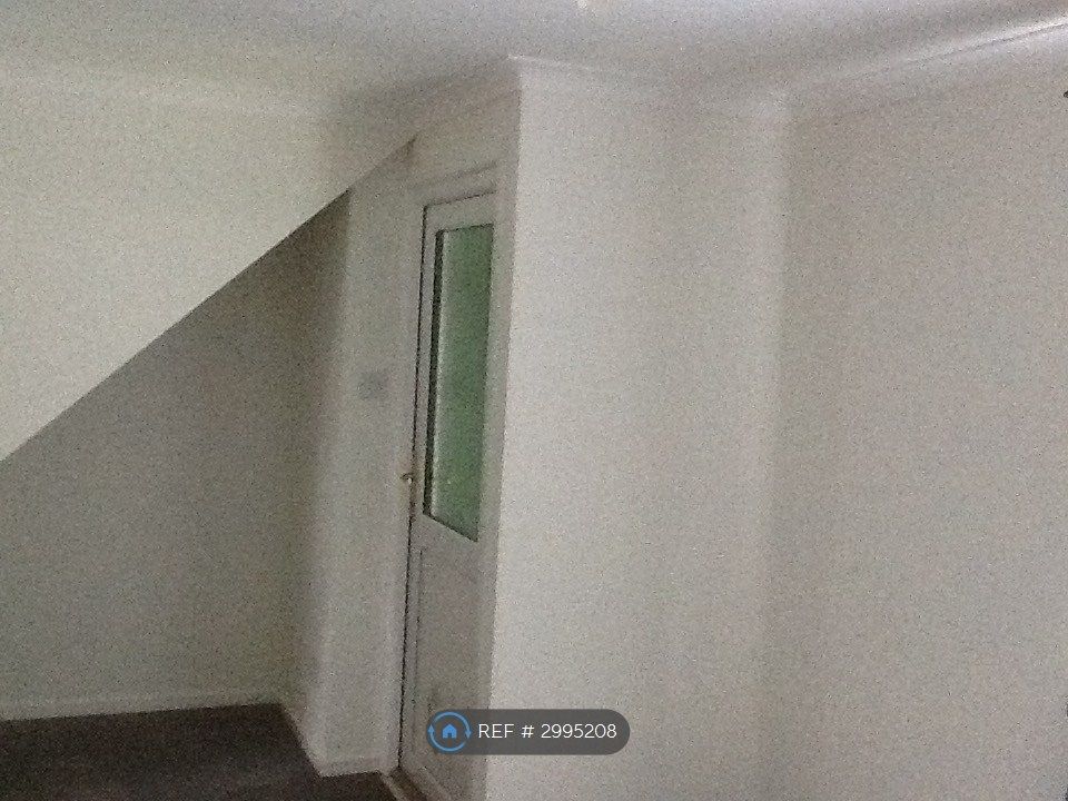 Property photo 2 of 6 Living Room