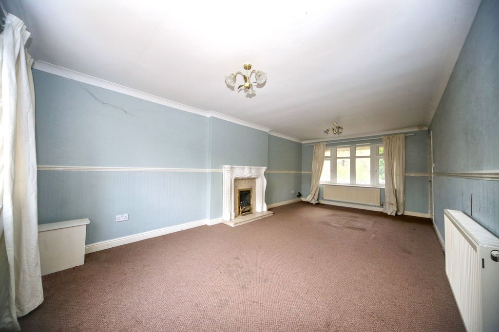 Property photo 2 of 25