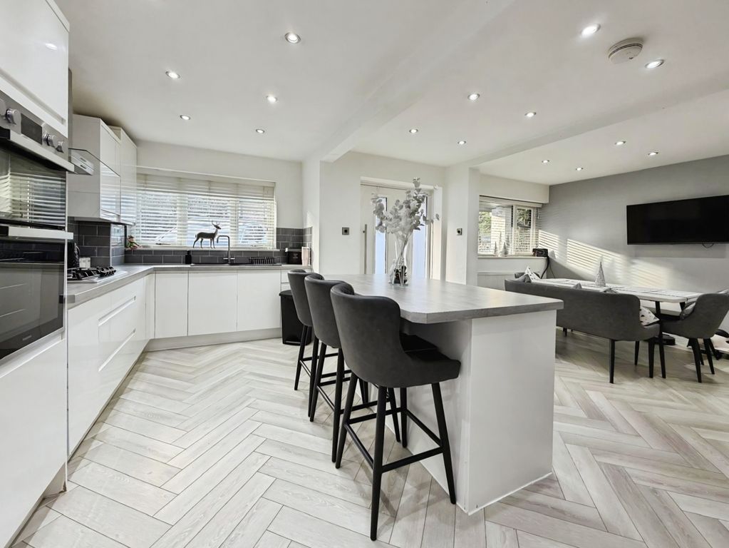 Property photo 3 of 28 Pbox-Img.Jpeg