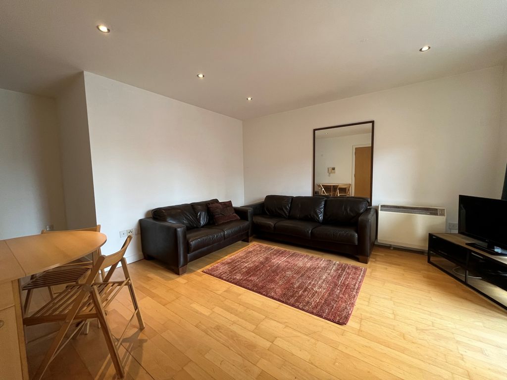 Property photo 3 of 11 Lounge