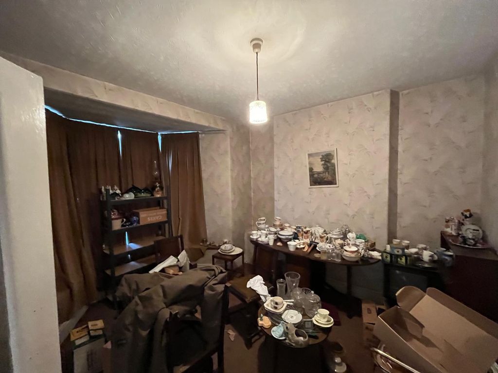 3 bed terraced house for salePark Place, Bargoed CF81 photo 5