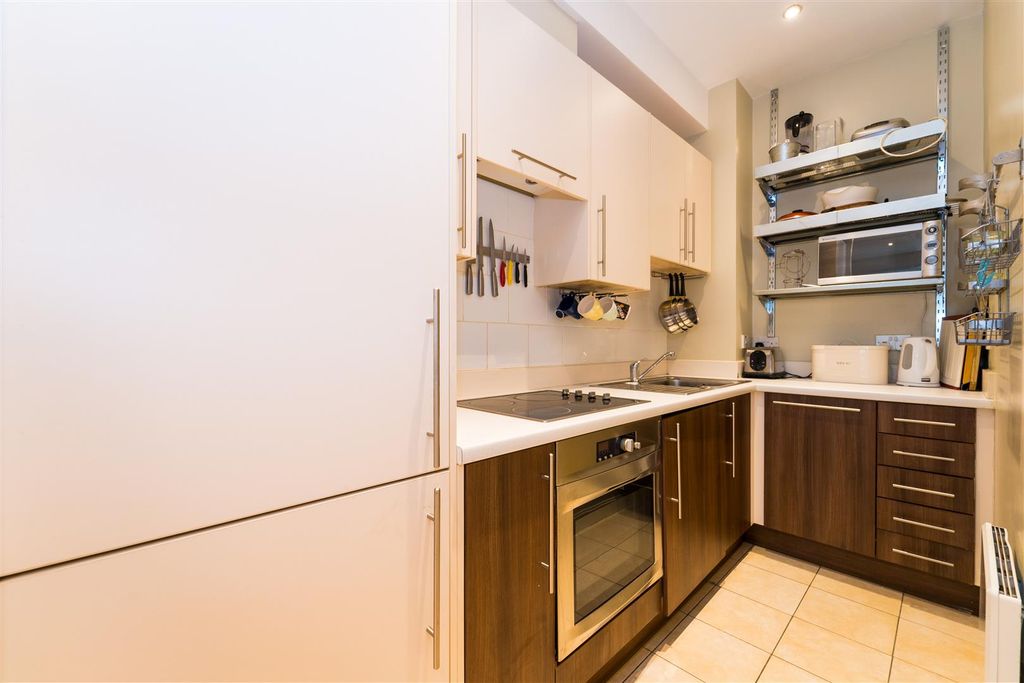 Property photo 3 of 9 Kitchen