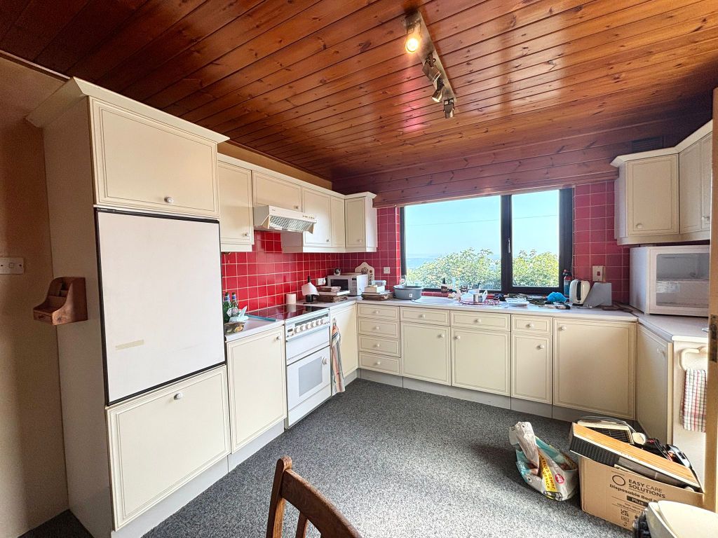 Property photo 3 of 30 Kitchen 1