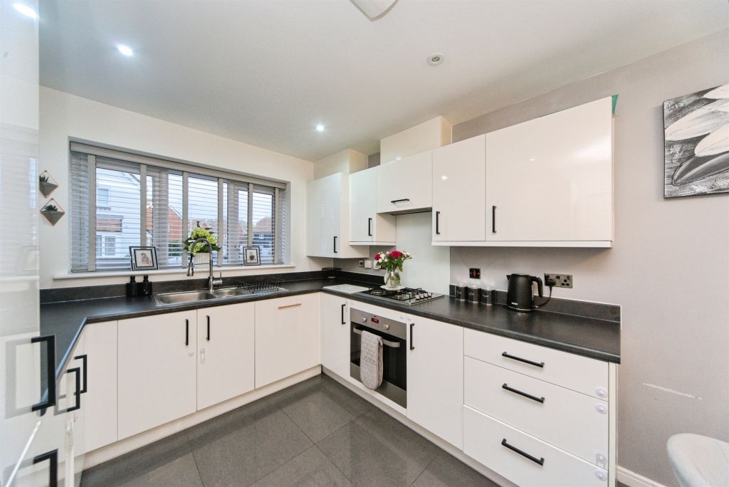 Property photo 2 of 21