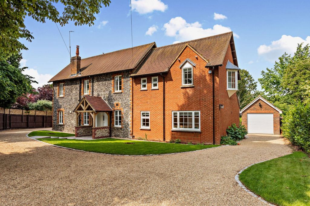 Property photo 1 of 23 Picture No. 05