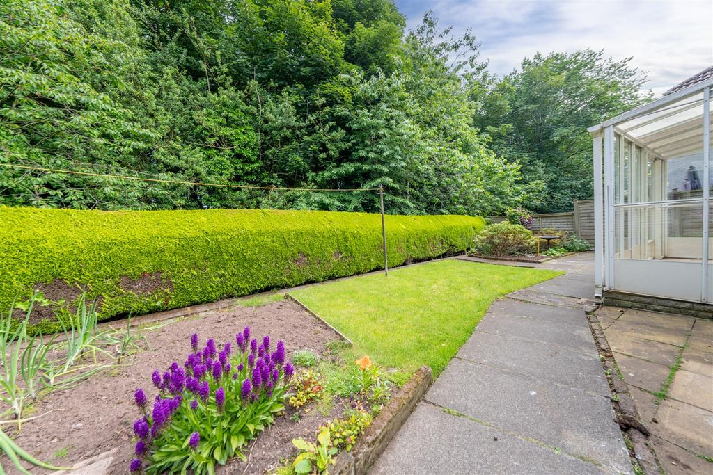 Property photo 3 of 13 69_Hawthorn_Bank-13.Jpg