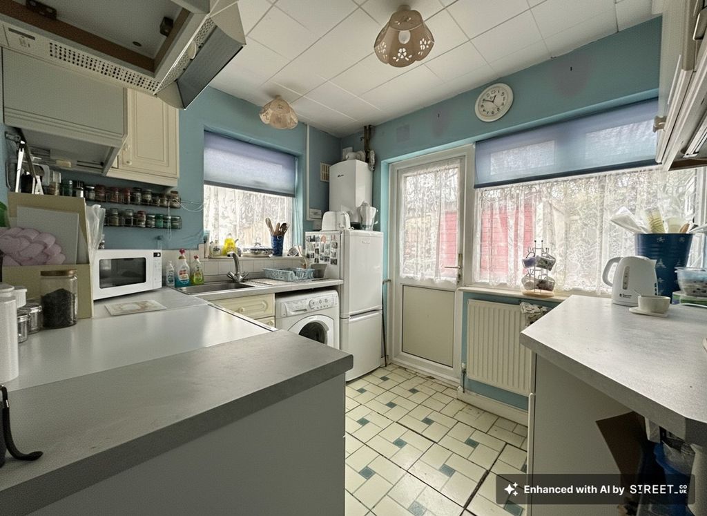 Property photo 2 of 9 Kitchen