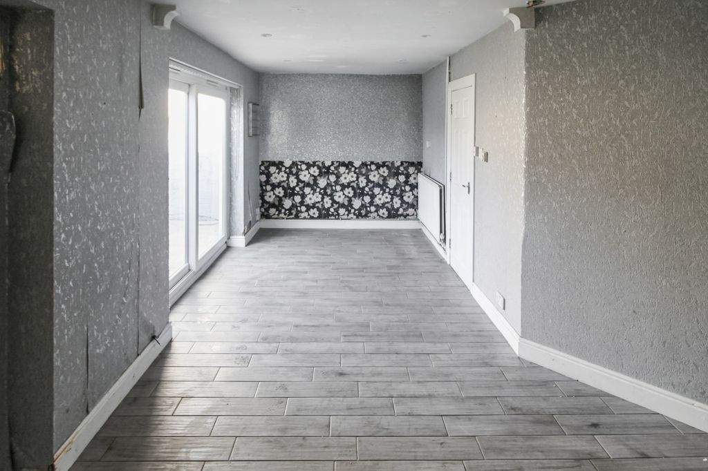 Property photo 3 of 25 17 Shipley Road, Woodingdean, Brighton, Bn2 6Ta