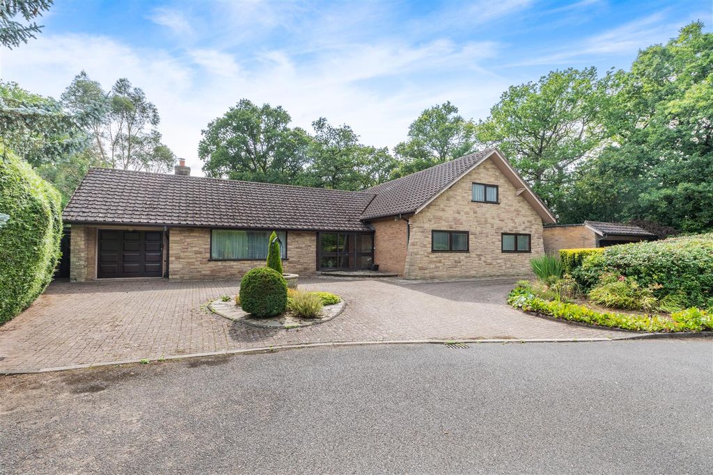 Property photo 1 of 28 8659041-Exterior10.Jpg