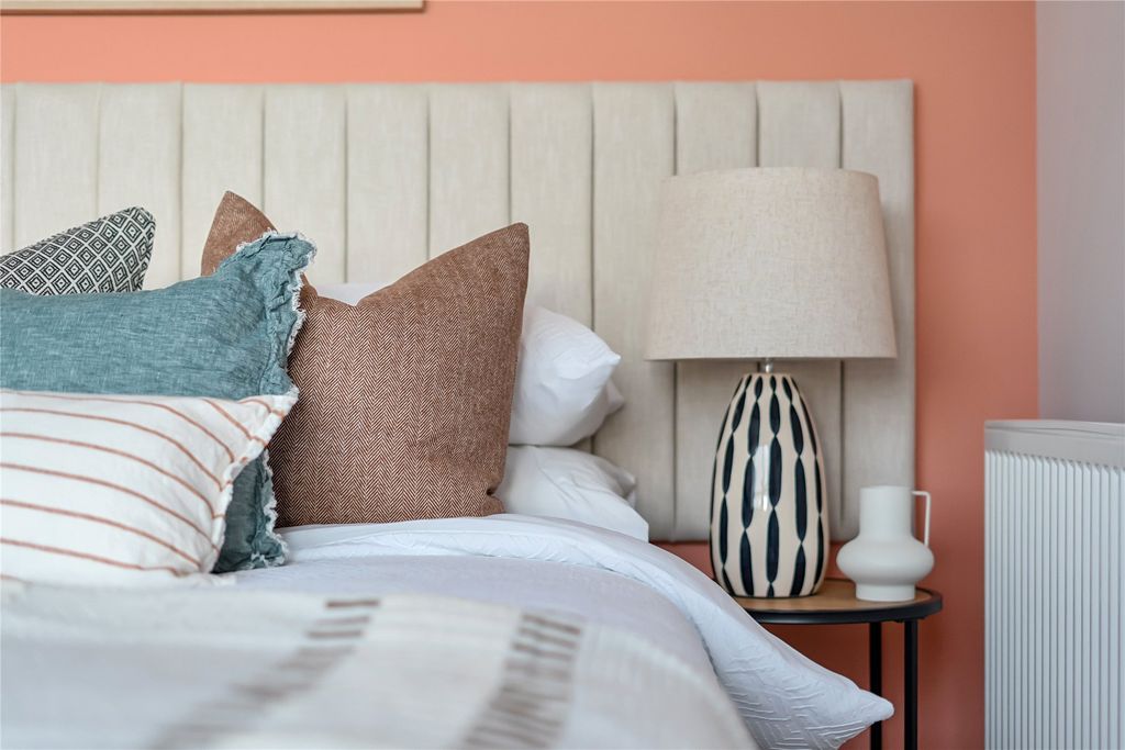 Property photo 2 of 18 Show Home Ex