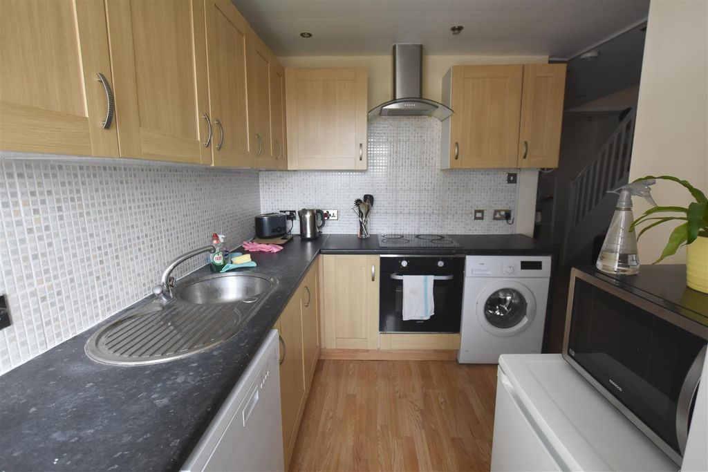 Property photo 1 of 10 Kitchen2.Jpg