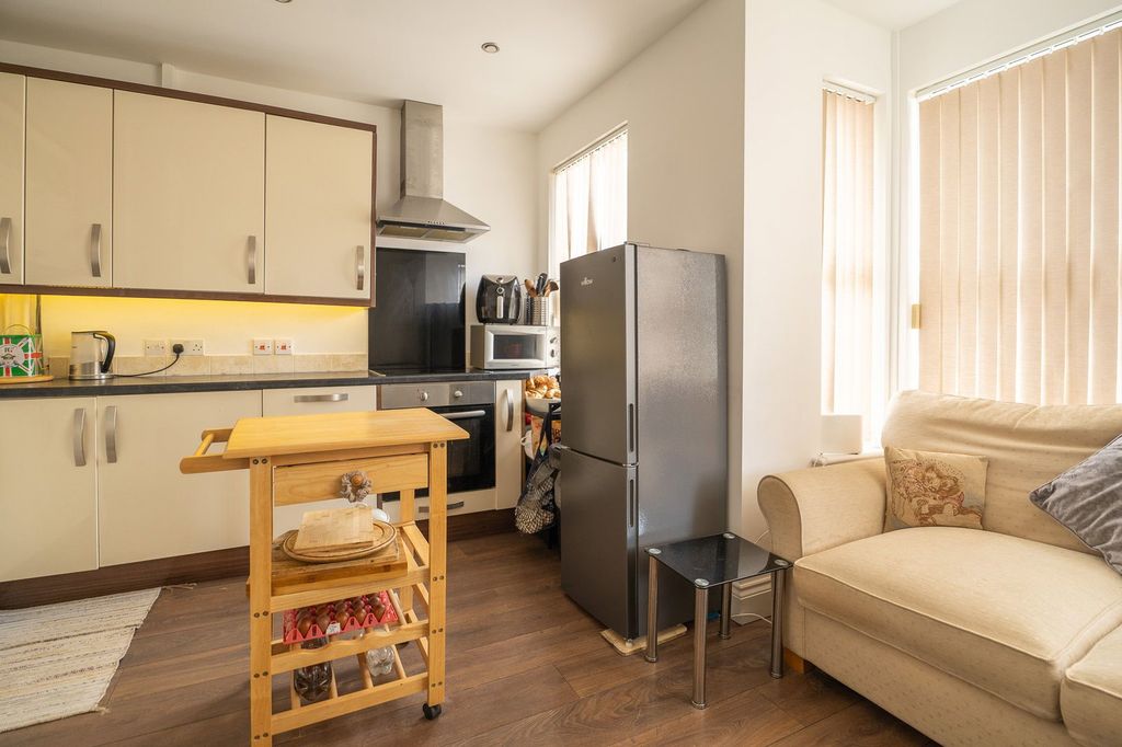 Property photo 2 of 16