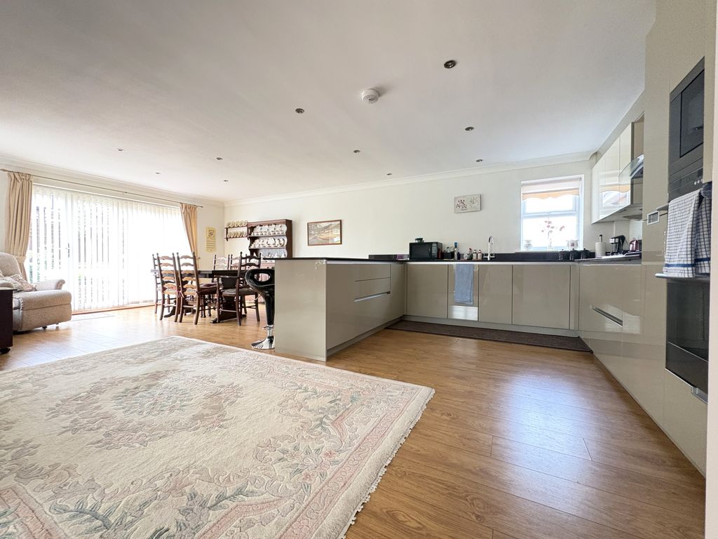 Property photo 3 of 31
