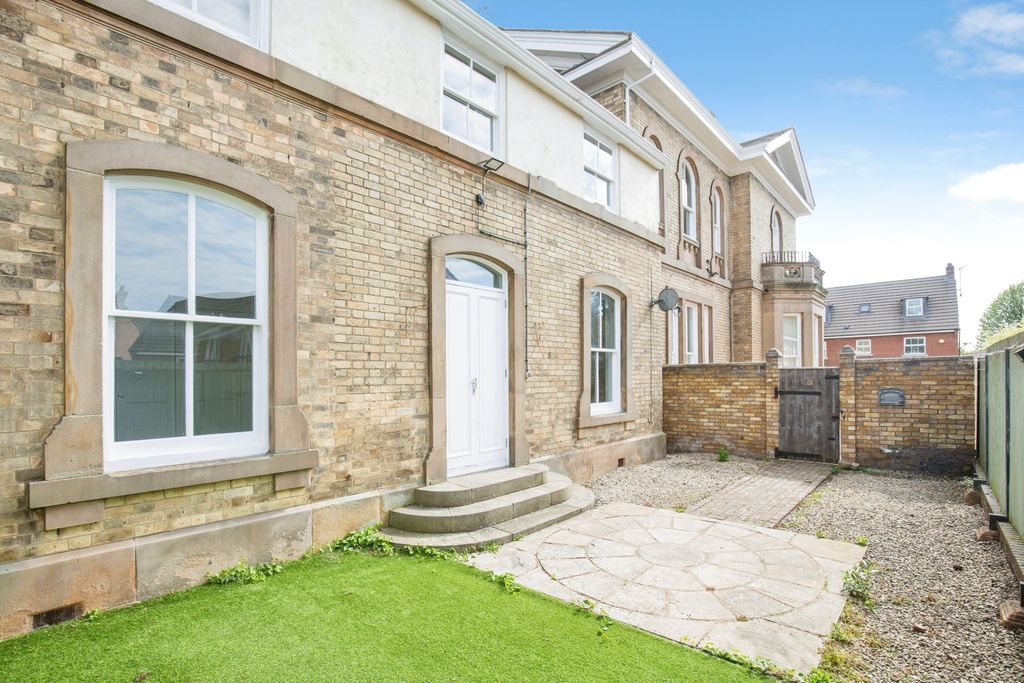 Property photo 1 of 16 2ba4B0Cf-Mw26-102