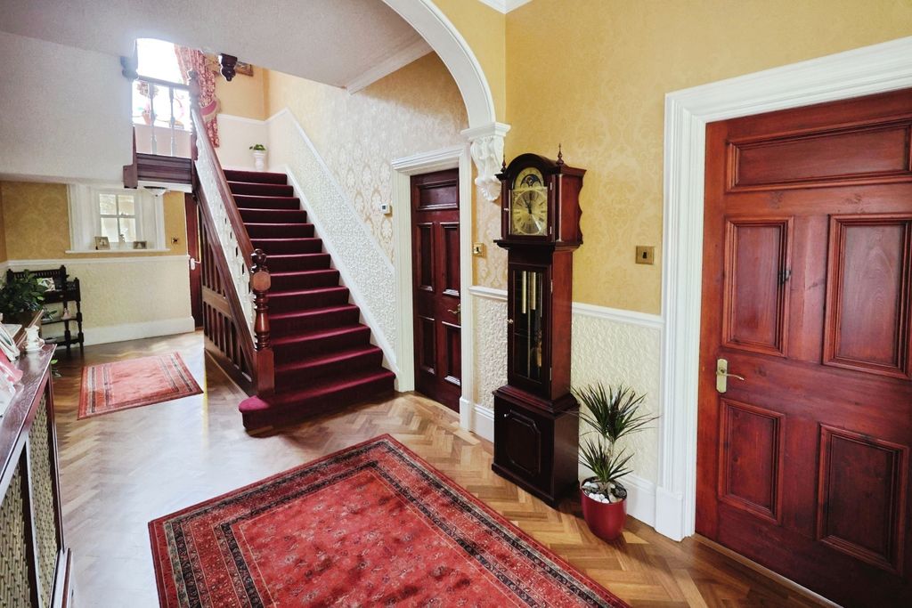 Property photo 3 of 31 Pbox-Img.Jpg
