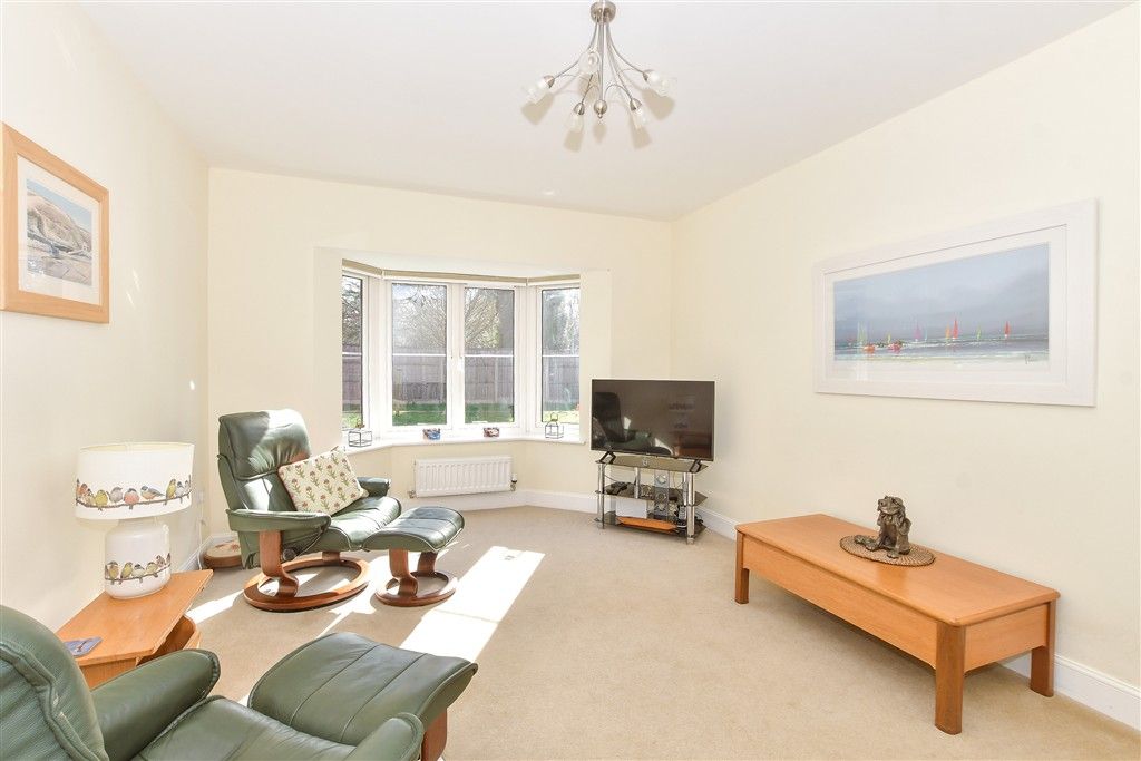 Property photo 3 of 17 Lounge