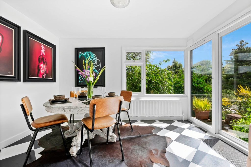 Property photo 3 of 34